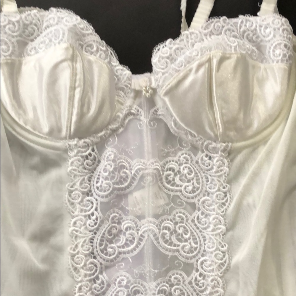 Corset - Picture 5 of 6